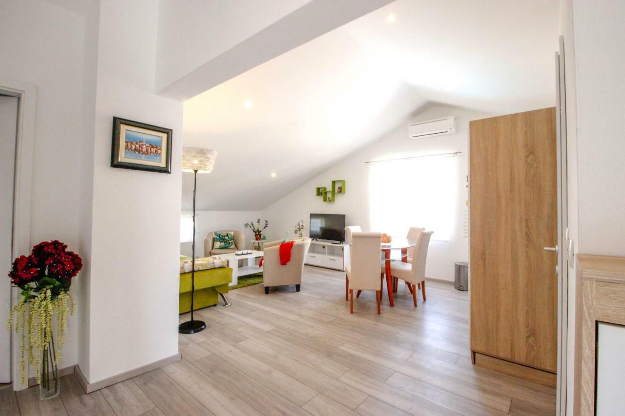 Studio Apartman Sky Rovinj Buitenkant foto